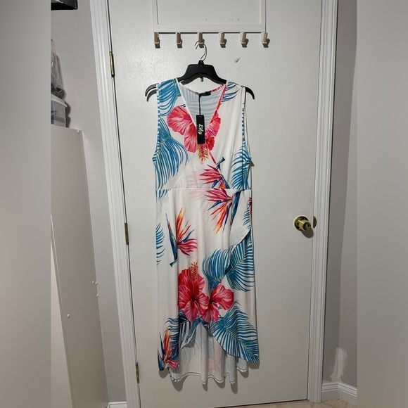 Lily Dresses & Skirts - Maxi dress